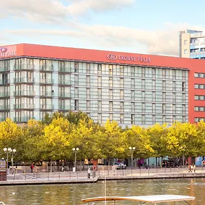 מלון Crowne Plaza - Docklands By Ihg